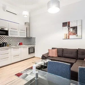 Quiet Nest In The Bustling Centre Of Apartamento