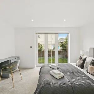 https://drake-house-apt-3-in-staines-upon-thames.brighton-hotels-england.com